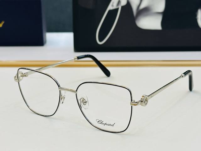 Original Chopard Model: Vchl59S Size: 54 port 18-145 with modern and stylish des