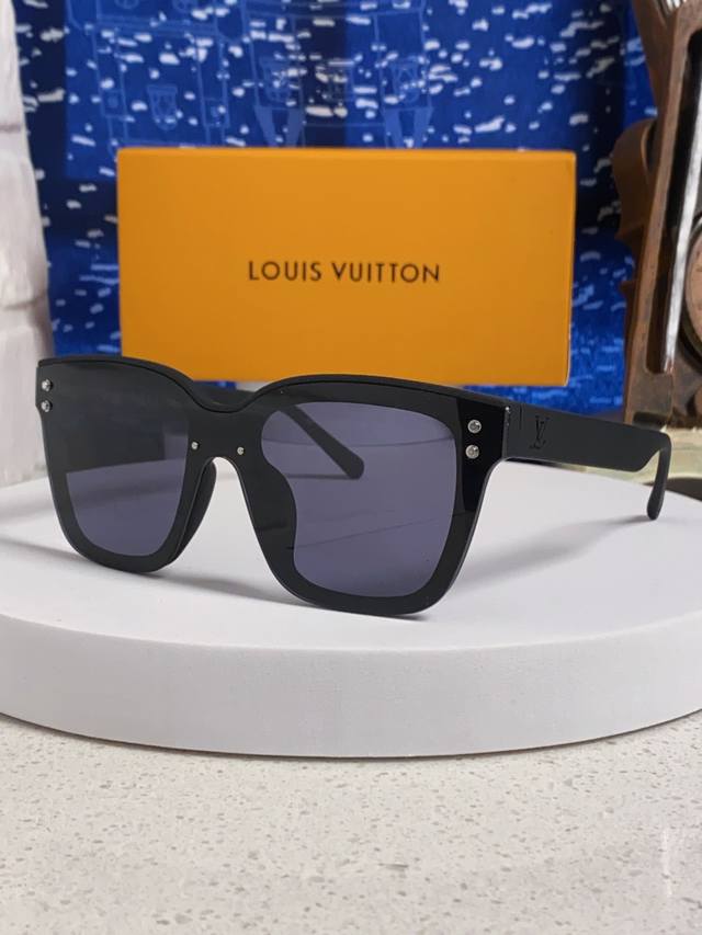 Louisvuitton 2025 latest Lv Korean square sunglasses for men and women, fashiona