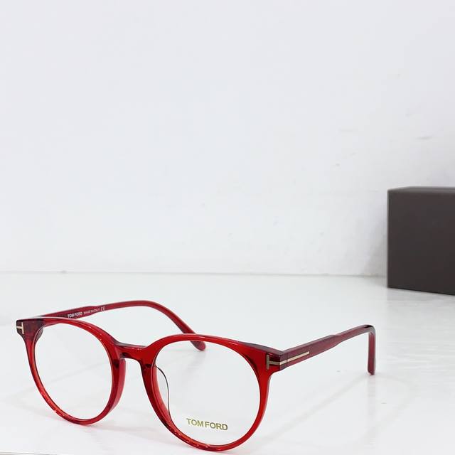 Tom Fordmodel: Tf5695Size: 51 ports 20-145 DDD