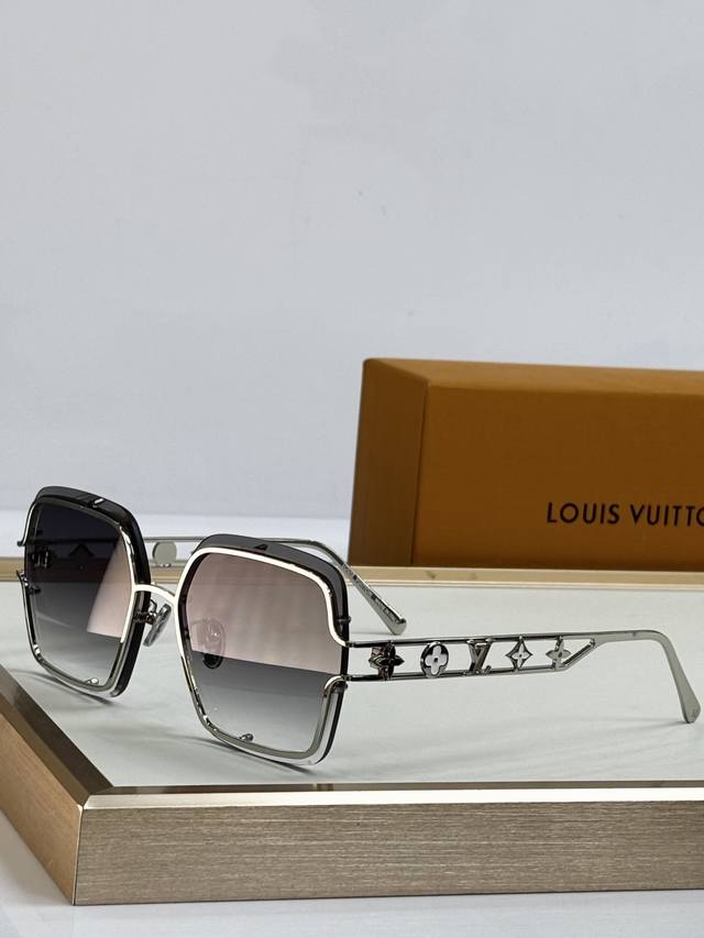 Louis Vuitto* Model: Z2966U Size: 62 ports 14-145 DDD