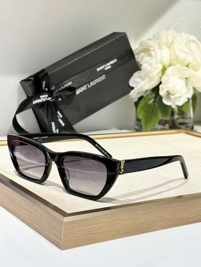 Saint Laurent Mod: Sl M127 F Small Logo embellishment Size: 53 mouth 20-145 DDD