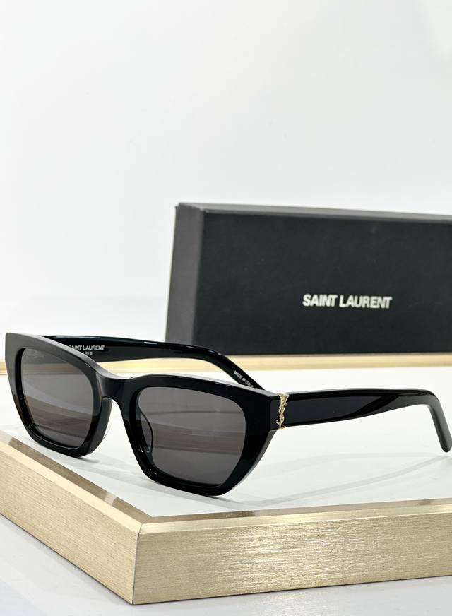Saint Laurent Sl M127 F Small Logo embellishment Size: 53 mouth 20-145 DDD