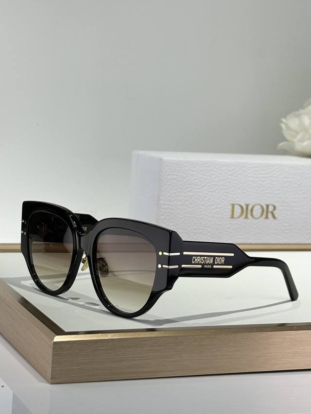 Dior Mod:Signature R2F Size