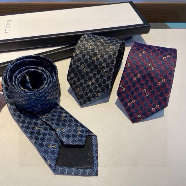Dior's new tie, the Dior Men's CD Tie, is a rare choice showcasing exquisite cra