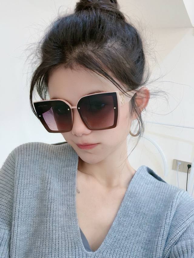 Lv 2025 new men's and women's couple's sunglasses, polygonal, IP-plated, never-f