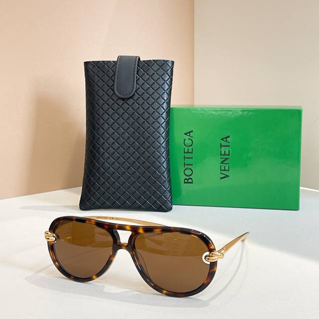 Bottega Venet*Model: Bv1418Ssize: 58 ports 15-145 DDD