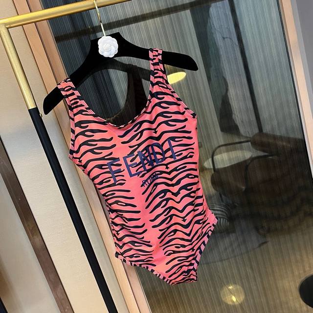 Lv gradient long-sleeved one-piece sun protection swimsuit, slim waist and long