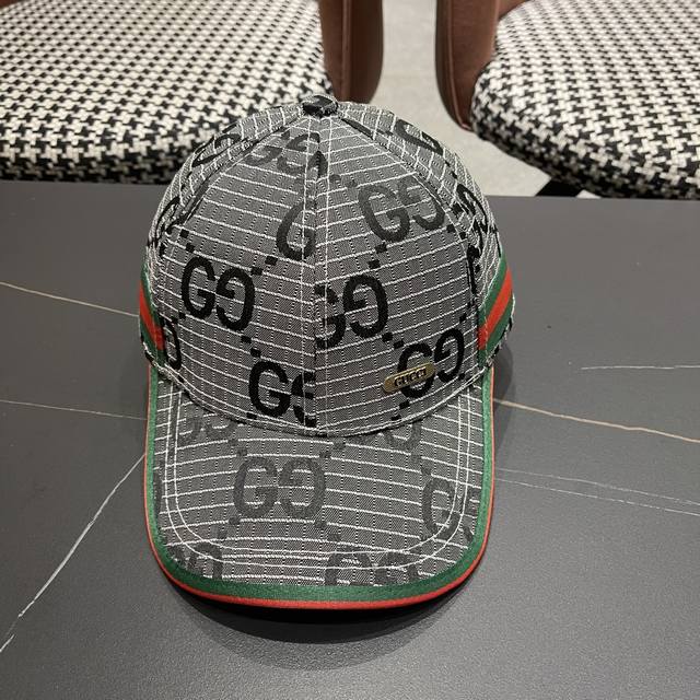 Gucci Gucci classic original baseball cap original canvas light and breathable!