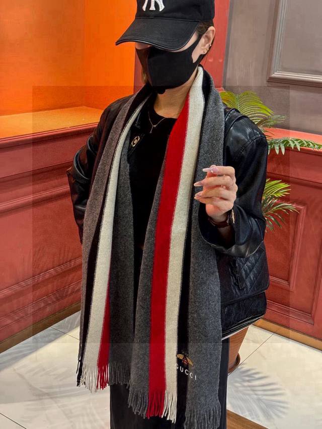 Unisex, 100% pure cashmere Gucci high-end cashmere knitted scarf! It can be for
