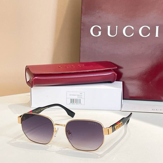 Gucc*Model