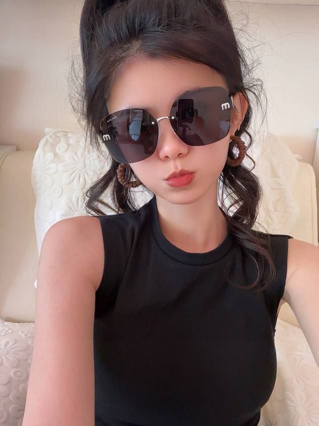 Miumiu Miu Miu 2025 Spring New Collection Sparkles with New, Sparkling Sunglasse