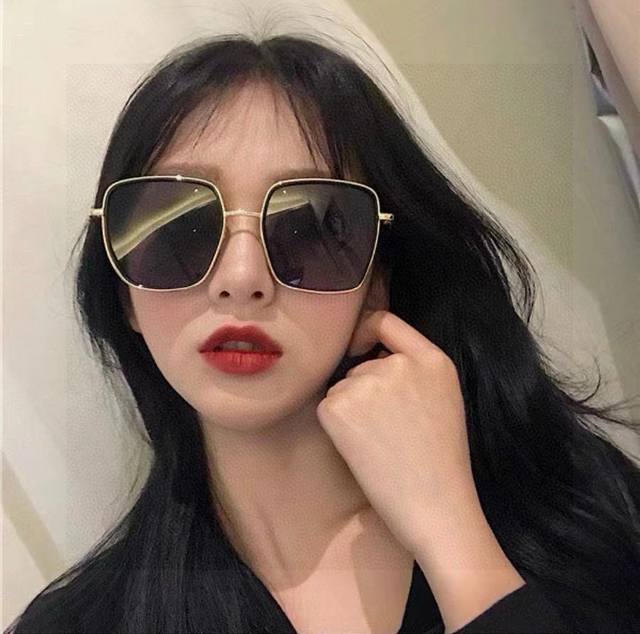 Gucci's new spring sunglasses are popular with internet celebrities. They are pl