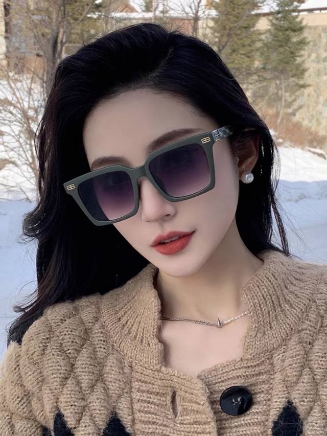 Balenciag* New Square Versatile Sunglasses Temperament Simple European and Ameri