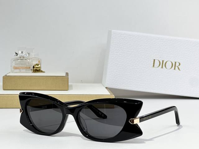 Dior Model: Diorbutterfly S2I Size: 54 ports 17-145 DDD