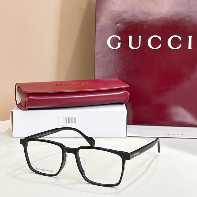 Gucc*Model