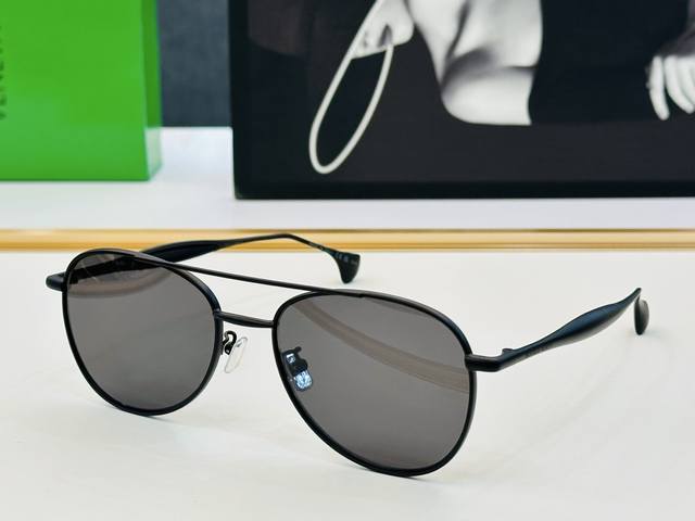 Just arrived Bottega Veneta Bv1397S Size: 58 mouth 19-145 The real thing is mor