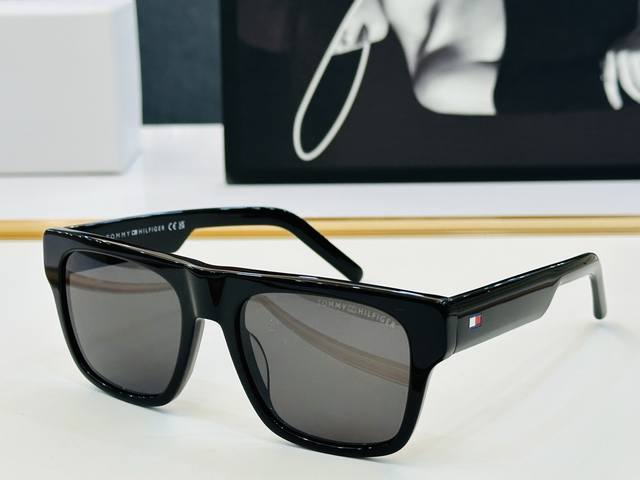 Official website simultaneously sells Tommy Hilfiger sheet metal frame Th1976 S