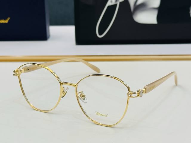 Original Chopard Model: Vchl36J Size: 52 port 17-145 with modern and stylish des