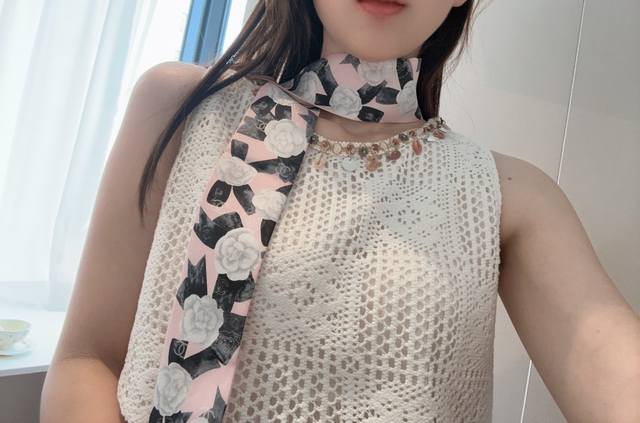 Chanel 25A-Twilly New Camellia Headband Wrapping Chanel's iconic camellia around