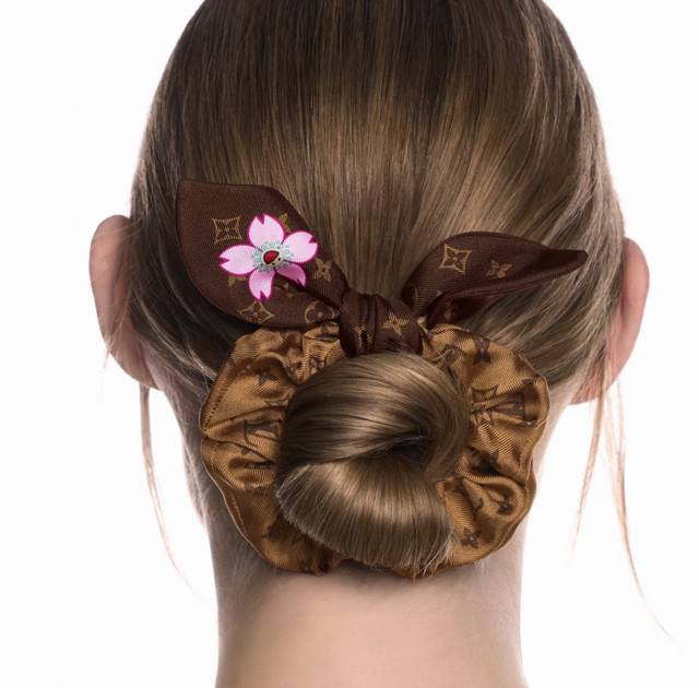 Lv Sakura series hair hoops are both cute and high-end These Lv hair hoops have