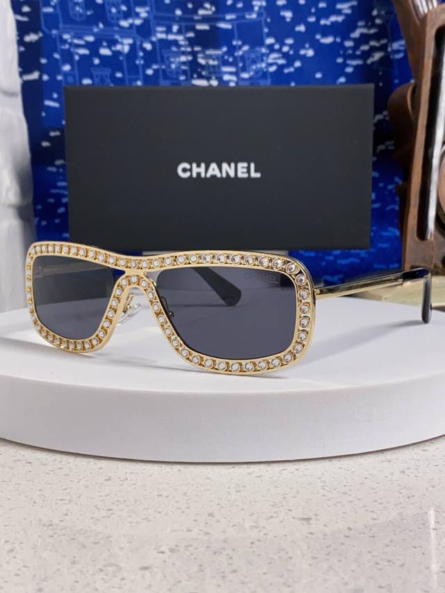 Chanel Chanel 2025 new Xiaoxiang fashion metal diamond sparkling sunglasses men