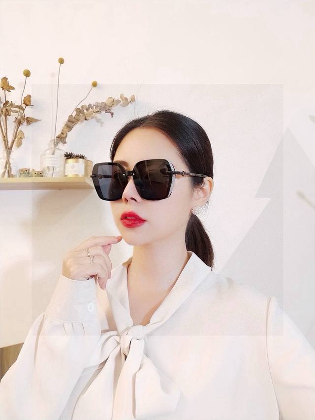 Chanel 2025 new polarized sunglasses trendy and fashionable women's style versa