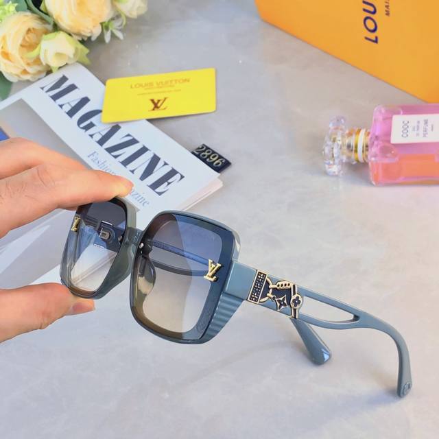 Louis Vuitto*2025 new sunglasses polarized glasses four-leaf clover high fashion