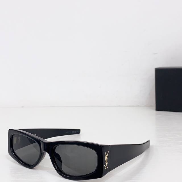 Look for quality First batch of original development Saint Lauren* Model: Slm140