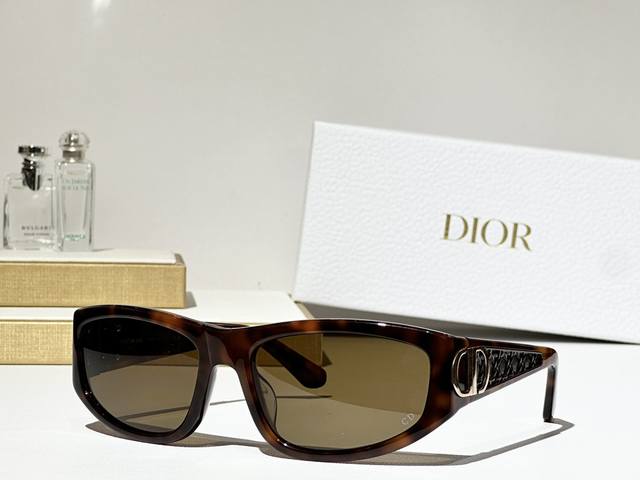 Dio* Model: Verydio* S3F Size: 61 ports 15-130 DDD