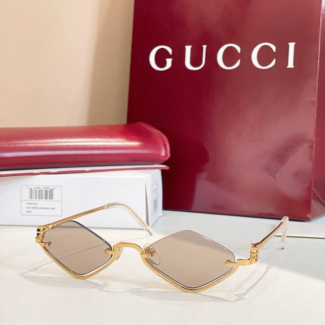 Gucc*Model
