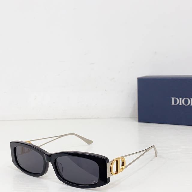 Dio* Mod: 30Montaigne S14F Size: 54 ports 17-130 DDD