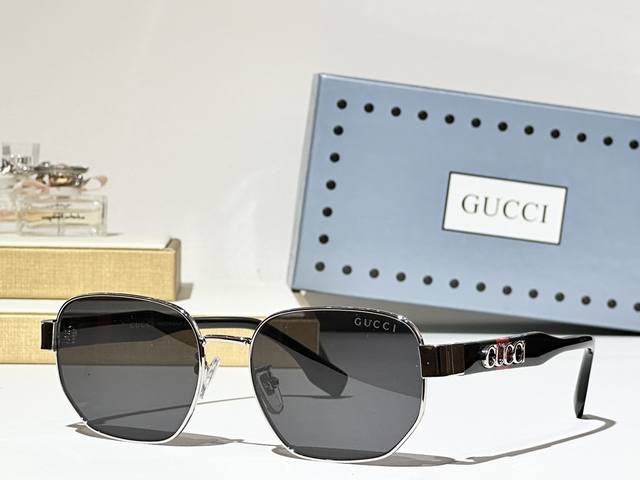 Gucc* Model: Gg1407 Size: 54 ports 19-145 DDD
