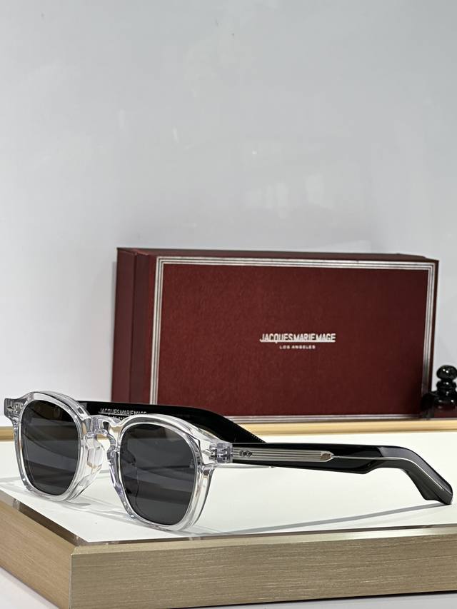 Jacques Marie Mage Mod: Zephirin Size: 47-26-146 DDD
