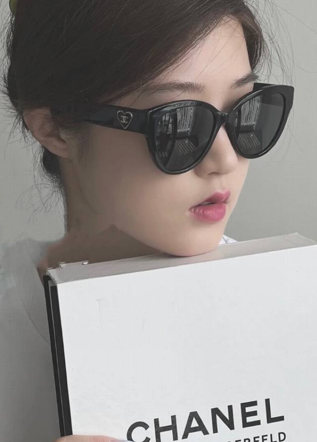 Chanel Chanel classic cat-eye butterfly heart logo sunglasses Chanel style sungl