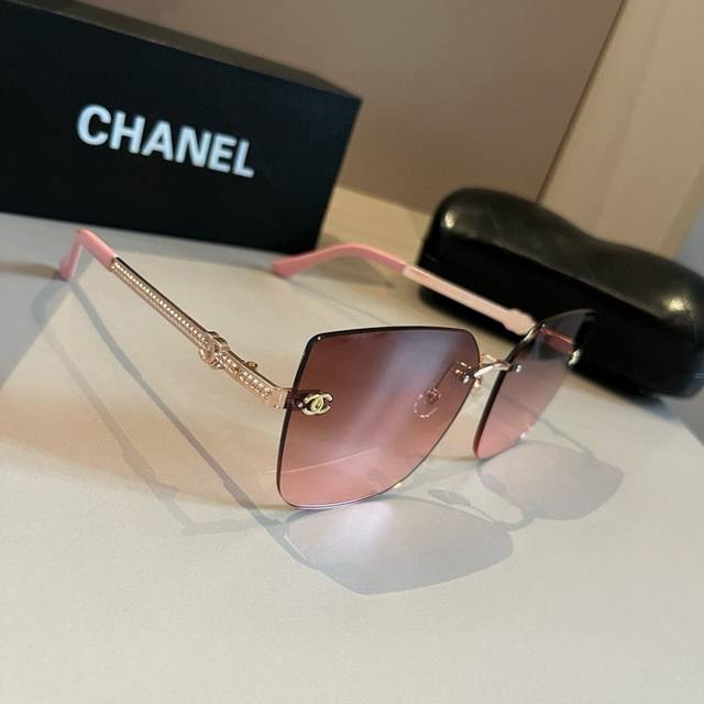 Chanel official early spring new style, many celebrities also wear Chanel new la