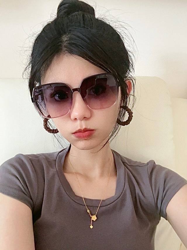 Chanel Sunglasses 2025 Spring New Arrival Ultra-Lightweight Sunglasses Many Blo