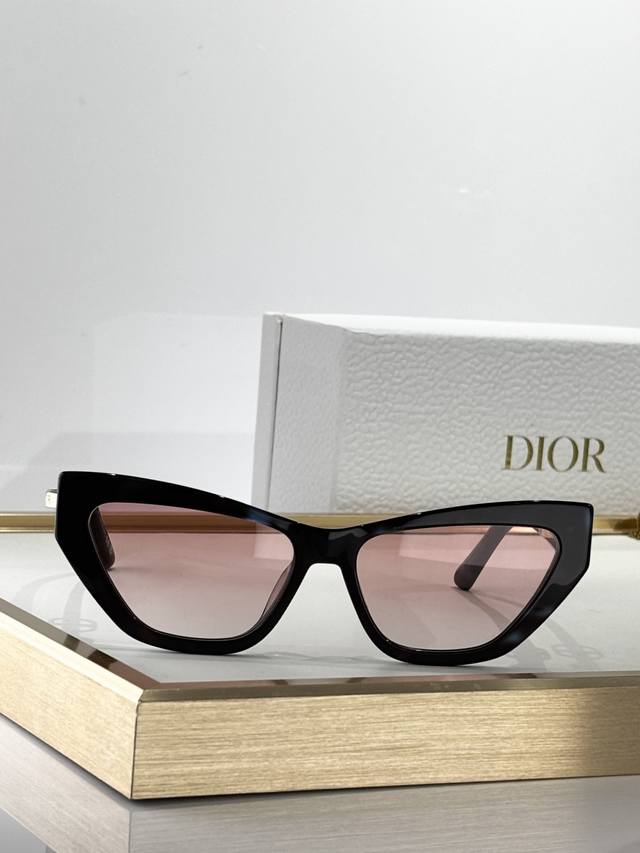 Dior Mod:Cdior B6I Size:56 ports 16 145 DDD