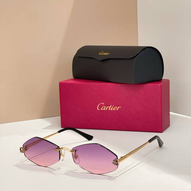 Sunglasses with photochromic lenses Cartie*Model: Ct0433Ssize: 140 DDD