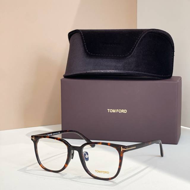 Tom For*Model: Tf5998Size: 51 ports 19-145 DDD