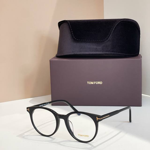 Tom For*Model: Tf5695Size: 51 ports 20-145 DDD