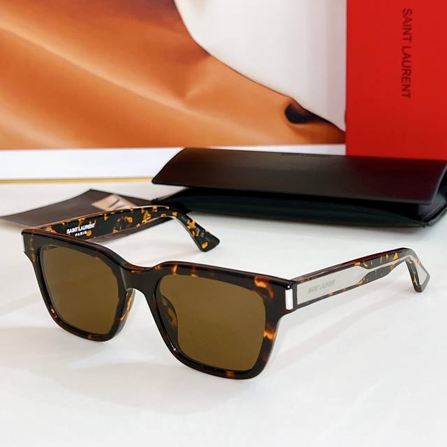 Saint Lauren* Model: Sl790 F Size: 53 ports 19-145 DDD