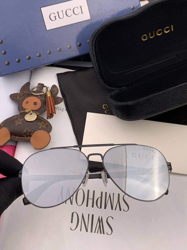 Gucci 2025 new ultra-light, screwless, indestructible series couple's sunglasses