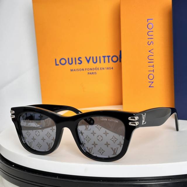 Louis Vuitto*Model: Z2927U Size: 51 ports 23-145 DDD