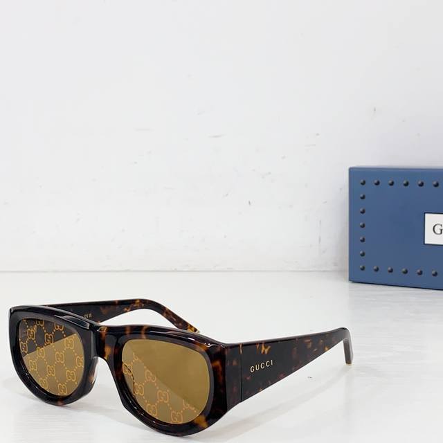 Mod: Gg1917S These stylish rectangular-frame sunglasses are sleek and feature th