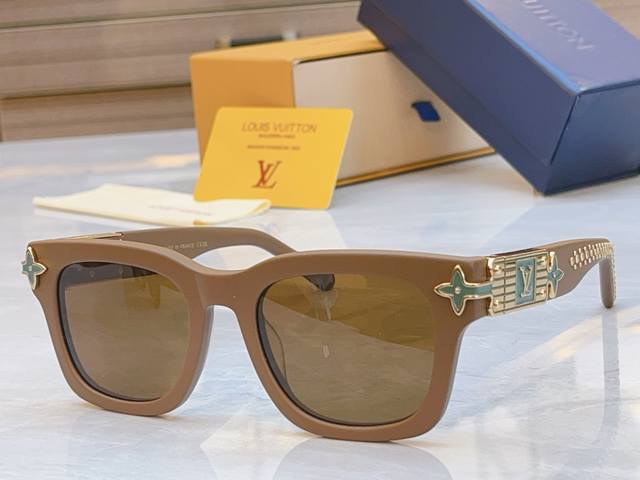 Louis Vuitto* New Sunglasses, Model: Z2013U, Size: 52/21-140 DDD