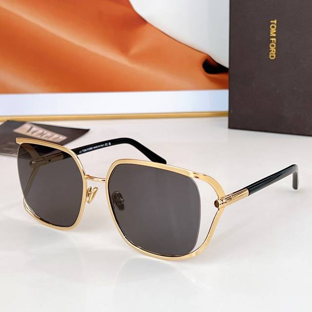 Tom For* Model: Tf1092 Size: 60 ports 19-130 DDD
