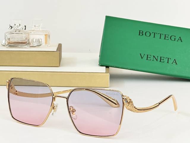 Bottega Venet* Model: Bv1427Lu Size: 61 ports 17-138 DDD