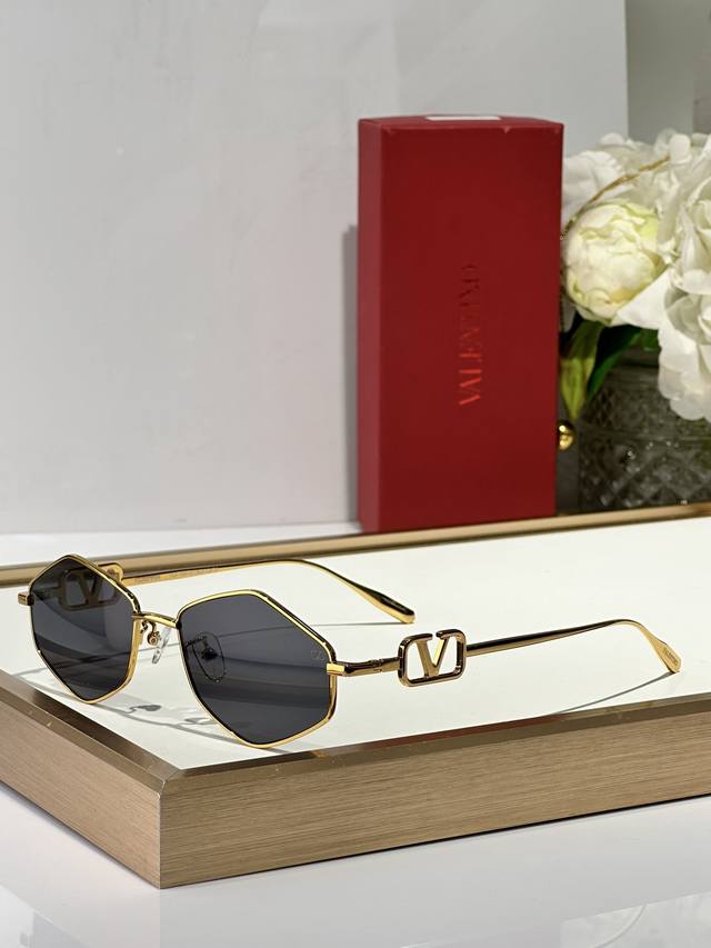 Valentino Mod: Vls138A Size: 53-18-145 DDD
