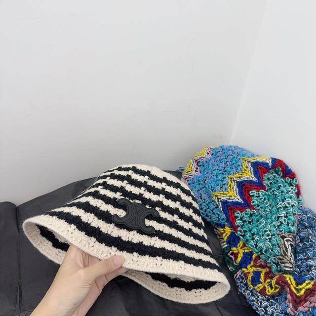 Running volumeCeline ~ New autumn and winter knitted hat New pattern, full of de