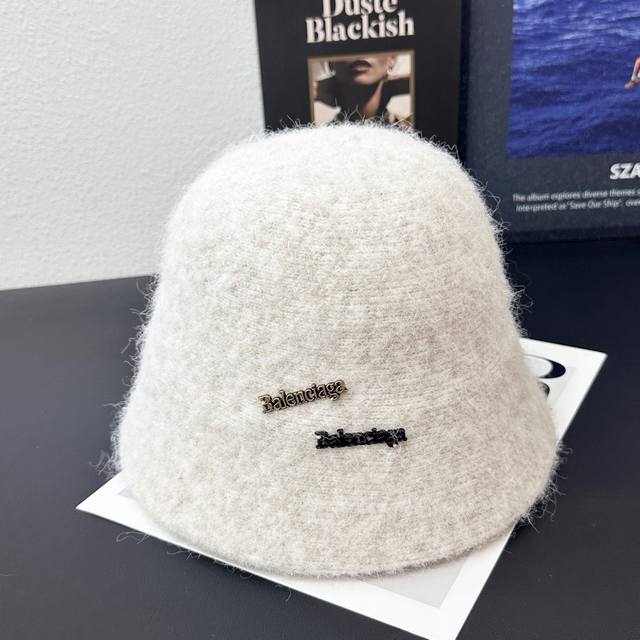 Running VolumeParis~Wool Bucket HatAll-wool bucket hat